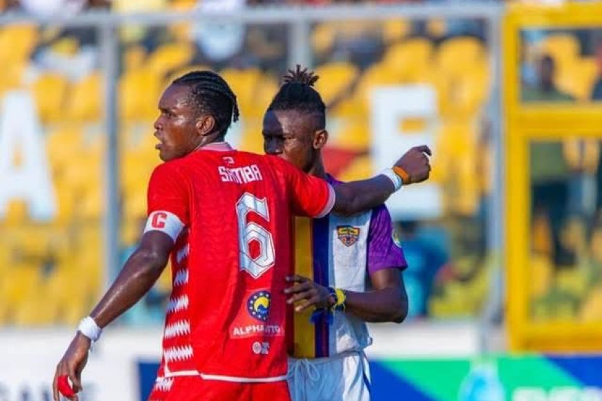 Hearts Defender Kelvin Osei Asibey Consoles Kotoko’s Samba O’Neil in Touching Show of Sportsmanship